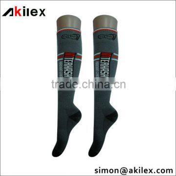 Design Multi-Color Fashion Striped Mens Women's Sport Socks photo-6