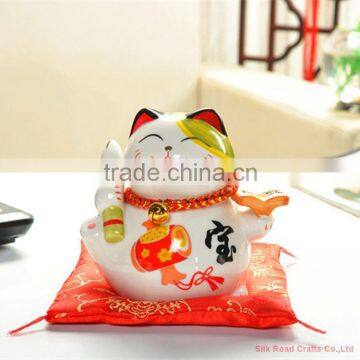 Perfect Japanese Lucky Cat for Decoration