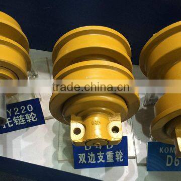 D4D Bulldozer Undercarriage Parts , Bulldozer Track Roller