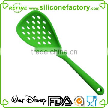 Innovative good kitchen helper Silicone Slotted Cooking Skimmer