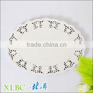 Oval shade Paper table mats in white