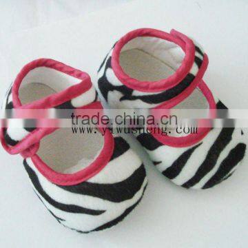 2012 Hot-selling fashion soft and cute baby footwear