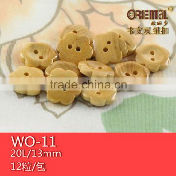 2 holes flower shape wooden buttons