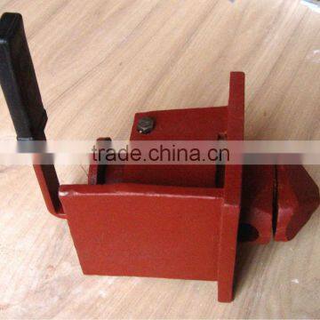 trailer twist lock for flatbed semi-trailers