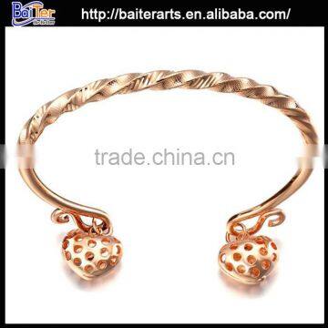 Wholesale explandable thin gold bangles heart charm bangle twist wire bangle