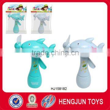 2016 novelty plastic promotional shark hand water fan for kids toy