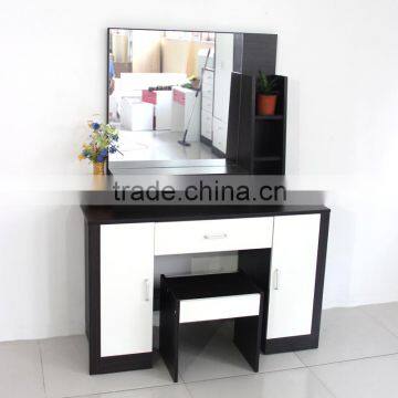 makeup table with mirror