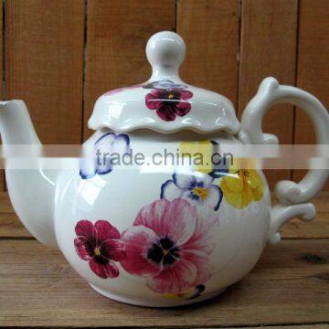 Elegant Ceramic tea pot with lid