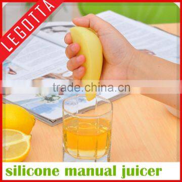 Cheap price new food grade creative portable silicone manual juicer wholesale
