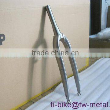 2016 hot sale road bike front bicycle fork with titanium materials for high quality made in China