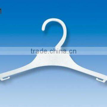 plastic dresss hanger