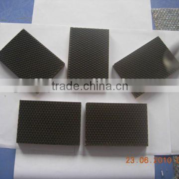 Honeycomb infrared catalytic ceramic plates for gas heater