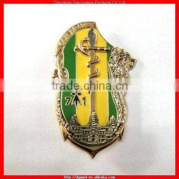 Gold plating zinc alloy badge pin with Safty pin (KMS-2047)