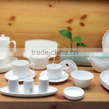 Wholesale wave edge white color porcelain dinnerware set