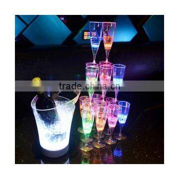 2016 New Fashion Liquid Attractive Magic LED Champagne Glass Inductive Color Cup Goblet Popular for Party Bar Wedding or KTV