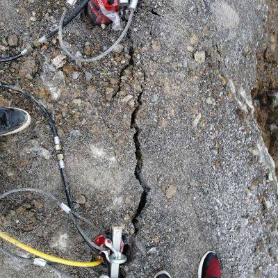 Easy-to-operate and Easy-to-maintain Hydraulic Rock Splitter photo-4