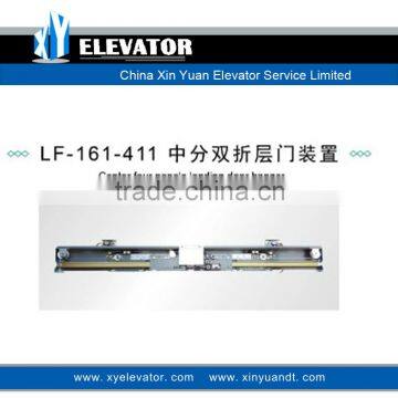 mechanism for elevator doors landing door hanger