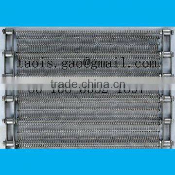 Spiral winding wire mesh belt with curved connection rods - food wire mesh belt