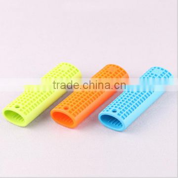 Silicone Handle Grip / Non-Slip Silicone Pot Handle Grip Stay Cool / rubber handle grip