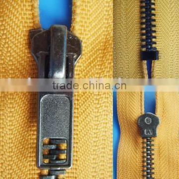 brass zipper spring lock close end