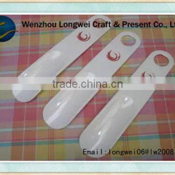 customized logo plastic shoehorn/shoe lifter