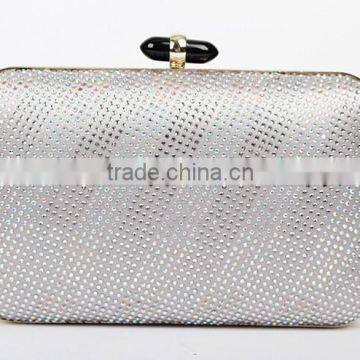 China Custom Print Pure Colour Leisure Ladies Satin Bead Clutch Bags for Phone photo-2