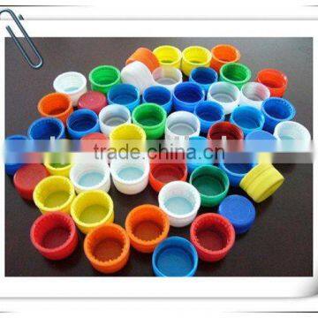 Plastic bottle cap molding machine