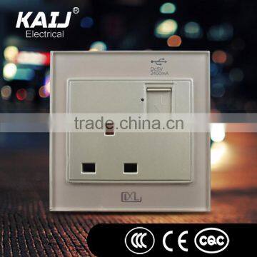 Wall mounted British standard 3 pin wall socket with network outlet