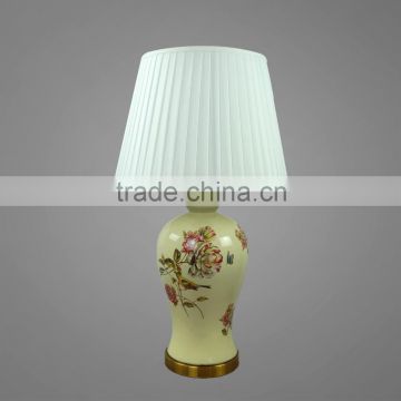 Nice Printing on Ceramic Body And Metal Base In Brass Plated With Fabric Lampshade Vintage Style Decorative Table Lamp