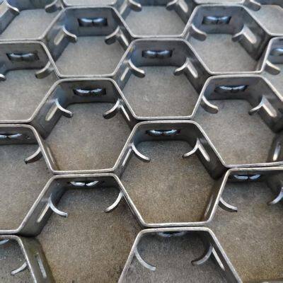50mm Hexagonal Hole Expanded Stainless Steel Wire Mesh Mild Carbon Hexsteel with Lances for China Exporter's Refractory Lining