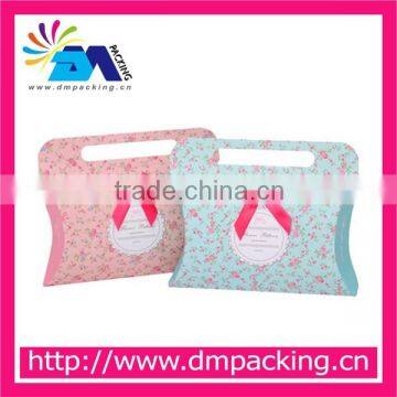 China Custom Logo Printed Packing paper pillow handle bag