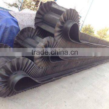 Ground saving vertical conveyor belts