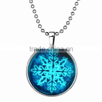 Luminous 2016 Christmas children's gift beautiful snow picture pendant silver bead necklace