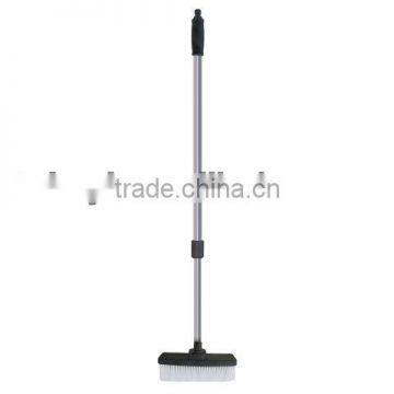 Telescopic car brush with water flush