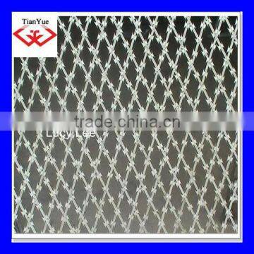 pyramidal razor barbed wire