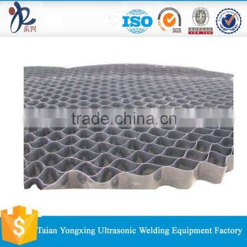 Reinforced polyethylene/plastic stabilizer/gravel