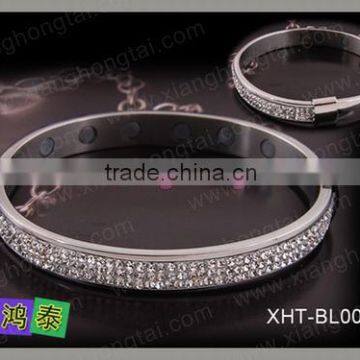 New Designs CZ Stones Bangle for Christmas Presents Wholesaler Made in China