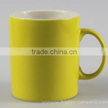 12oz Yellow And White Two Tone Color Glazed Logo Decal Personalized Ceramic Stoneware Mugs