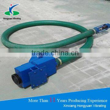 Grain suction conveyor for bulk beans elevating machine