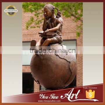 Casting Bronze Girl Sitting Globe Sculpture For School