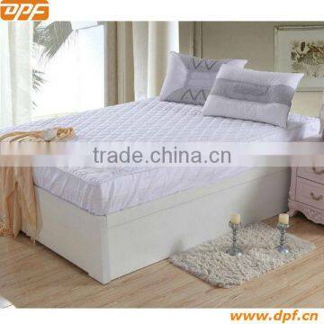 100%polyester filling white color fitted hotel mattress protector