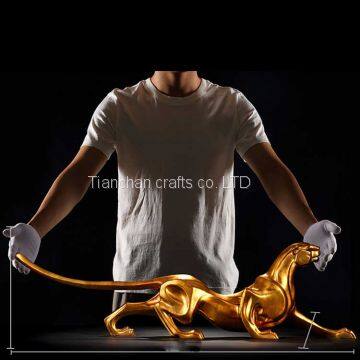 golden bronze leopard statue, the posture is vigorous and domineering