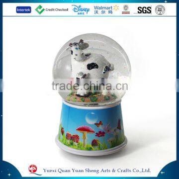 Best Sellers Cute Dairy Cows Snow Globe Animal Dairy Cows Snow Globe With Resin Cheap Animal Snow Globe