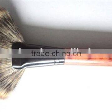 Excellent Quality Fan Shape Makeup Foundation Brush with Wood Handle