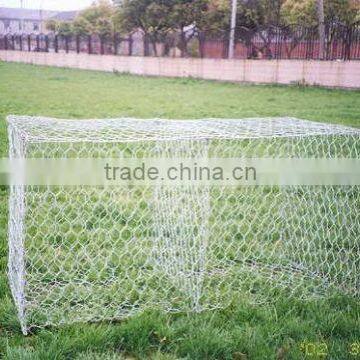 green plastic hexagonal mesh