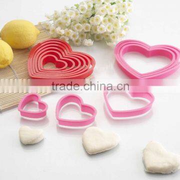 Fancy design DIY sandwich cutter heart shaped plastic cake mold