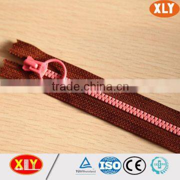 Hot Sale Wholesale Shenzhen Xly Fancy Contrast Teeth Plastic Zipper photo-6