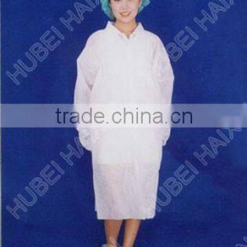 Economic Disposable PP Lab coat with CE,FDA,ISO, soft and Comfortab;e Lab coat with open cuffs, zip and 1-ply collar