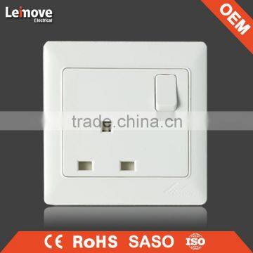 E08 Economic 13A british type switched socket