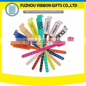 Made in China Fashional Plastic Bracelet for Sport